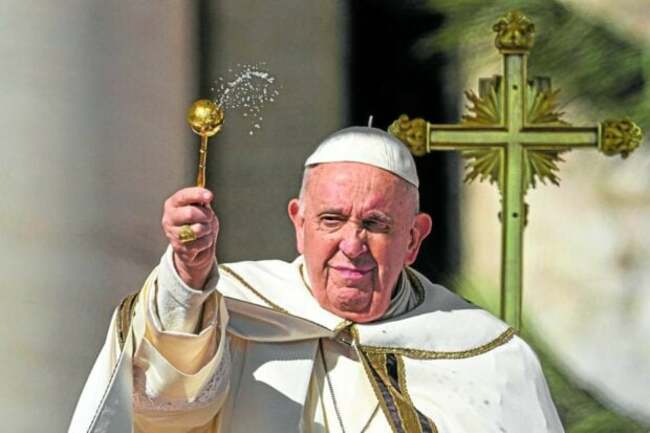 Pope Francis lets women vote at int'l meet of bishops