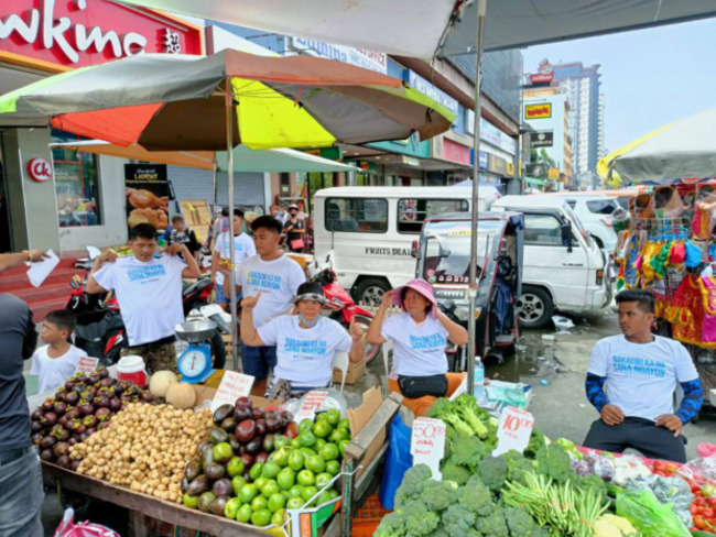 Public market and street vendors in Manila show support for Angkas' safety record