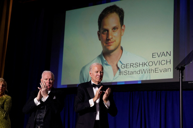 Known for laughs, DC dinner spotlights risks of journalism