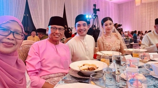 SON'S SUPER-LUXE ENGAGEMENT DINNER ‘INCOMPLETE' WITHOUT NAJIB? – BUT WHO CARES! NAJIB IS EXACTLY WHERE HE BELONGS, IN KAJANG JAIL! AND THERE HE SHOULD STAY FOR 12 YEARS, NO LESS! – AND HOW INSULTING TO THE PEOPLE TO DUPE THEM BY SAYING NAJIB ‘WILL RETURN TO THE STRUGGLE OF THE PEOPLE' – THE PEOPLE WILL BE LUCKY IF ‘SERIAL PLUNDERER' NAJIB DOESN'T STEAL SOME MORE FROM THEM!