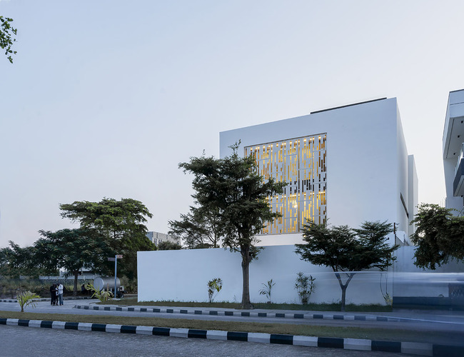 cmDesign Atelier built family house with crisp lines, geometric patterns and solid walls in Lagos