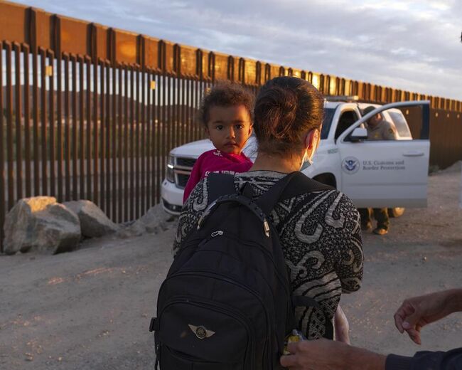 US border encounters of migrant families rise despite heat