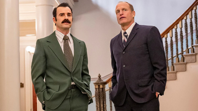 Wait... Does Justin Theroux Really Sleep Naked on Airplanes?