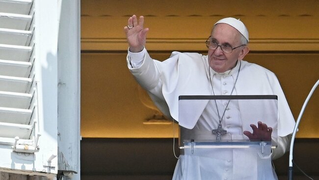 Learn to switch off, says pope in public address