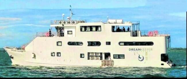 Bad weather halts search for dive boat