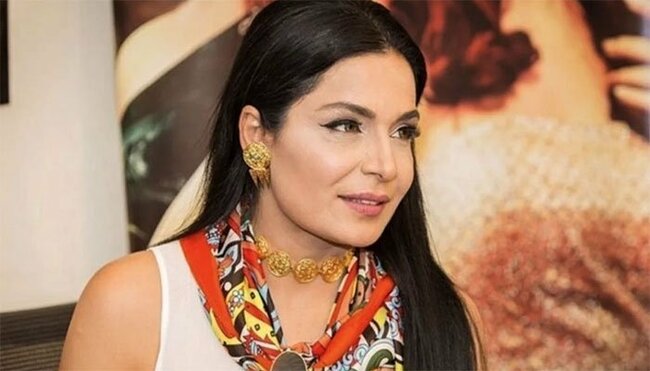 'Heartbroken' Meera announces to join PTI