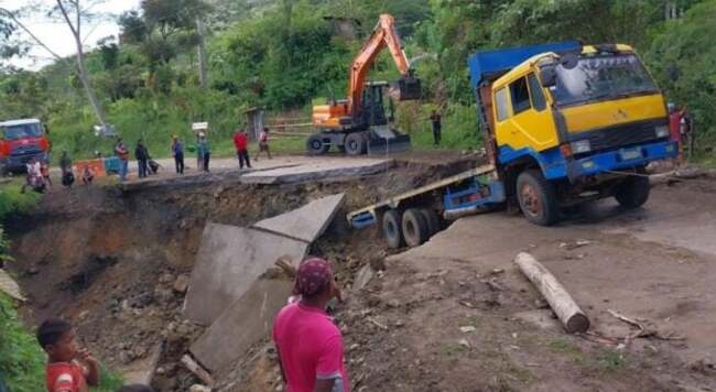 DPWH to build temporary lane beside Iligan-Bukidnon road's collapsed portion