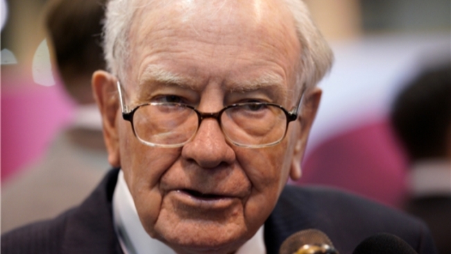 Billionaire investors Buffett, Munger urge U.S. to get along with China