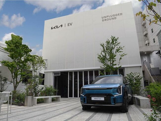 Kia Software Defined Vehicle EV9 SUV with Digital Features