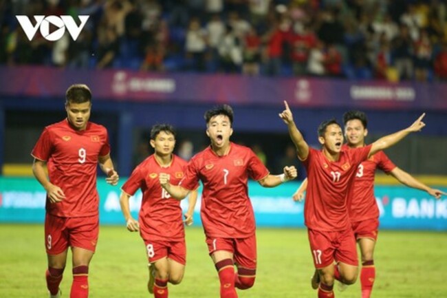 SEA Games 32: U22 Vietnam cruise into semi-finals