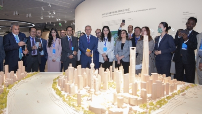 Arab officials tour Shanghai to learn about development and legislature