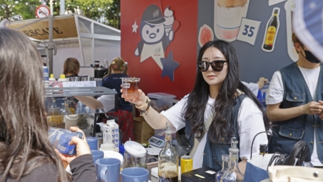 Aromatic atmosphere as Shanghai brews Coffee Culture