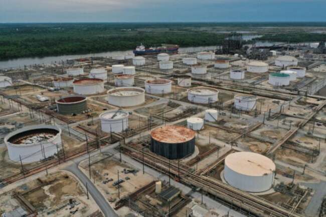 Oil prices recover on short-covering, U.S. debt ceiling fears weigh