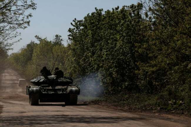 Ukrainian tanks join attacks along a 60-mile front, Russia says