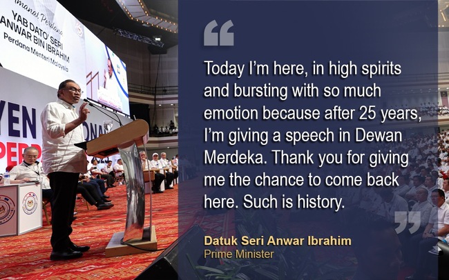 ANWAR'S TRIUMPHANT RETURN TO DEWAN MERDEKA 25 YEARS ON