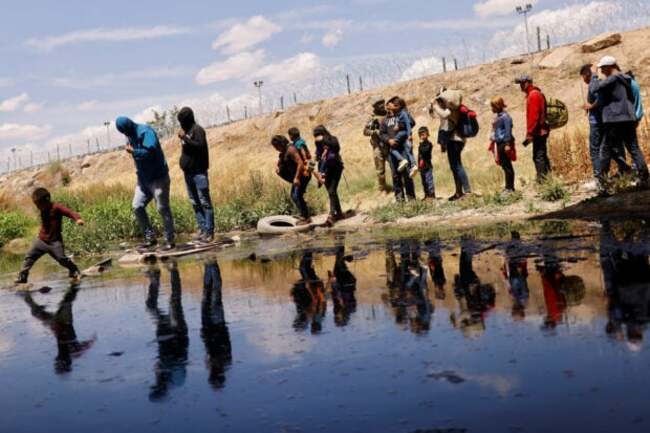 With barbed wire and warnings, migrants stopped at US-Mexico border