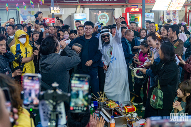 Photo Essay: Zibo BBQ Fires Up Tourist Frenzy, Poses Challenges