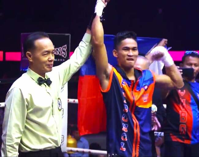 Vitor stops Thai, wins WBC Asian Silver super feather crown