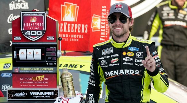 Ryan Blaney takes lead on final restart, holds on to win Michigan