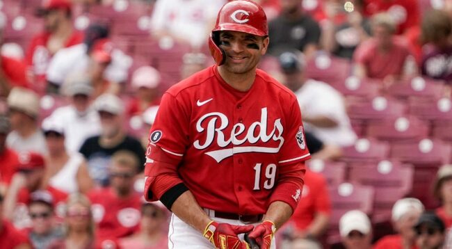 Resurgent Votto keeping Reds in race: 'Every night, he does something cool'