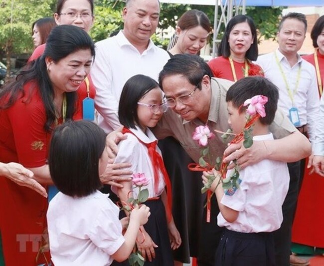 PM visits educational institutions for disadvantaged children ​