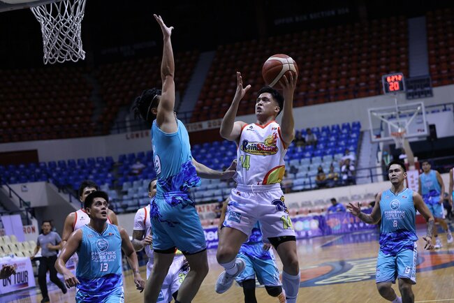PBA: Rain or Shine stays unbeaten despite struggle to contain Phoenix bigs