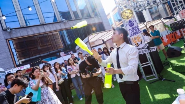 Sleepless in Shanghai as night festival opens