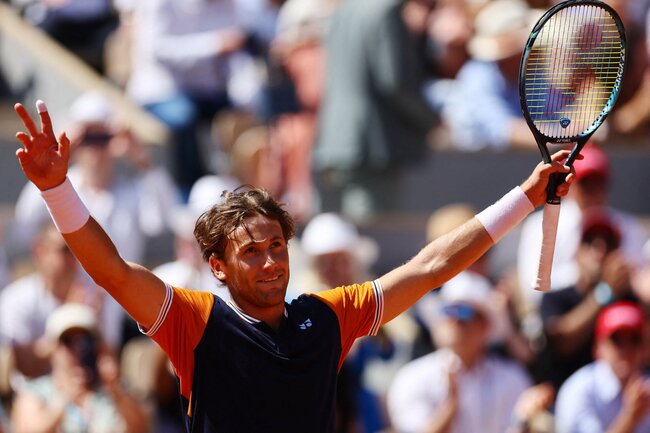 French Open: Casper Ruud rumbles into last eight, faces Rune next