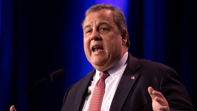 Chris Christie launches 2024 bid: Choose 'big' over 'small,' he says, slamming Trump as 'mirror hog'