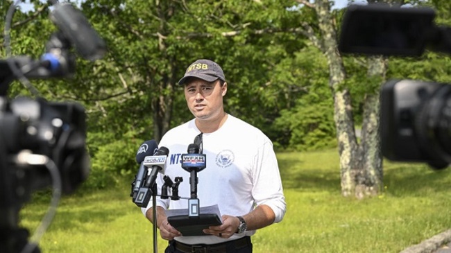 Timeline of plane crash outside DC that scrambled fighter jets raises questions