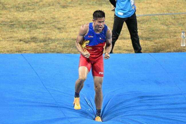EJ Obiena settles for bronze in Poland event