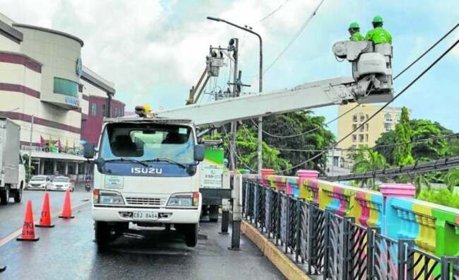 In Iloilo City, electricity rates drop but consumers say they barely feel it