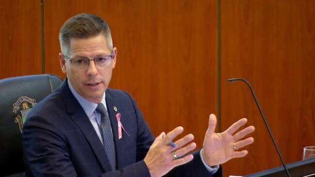 Former Winnipeg mayor lands new gig with insurance firm