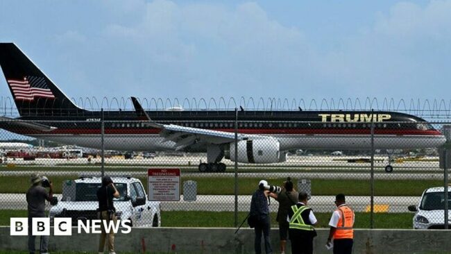 Trump arrives in Florida ahead of his court date
