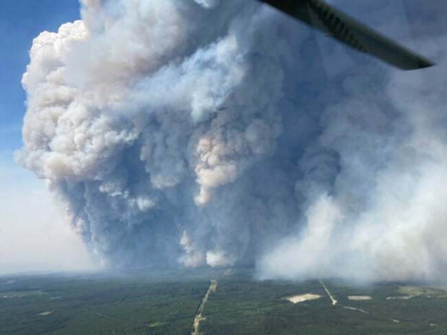 Western Canada covered in smoke as wildfires loosen grip on Quebec