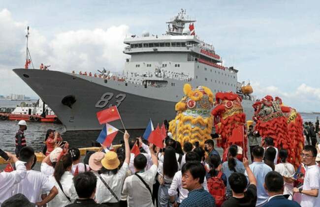 Chinese Navy ship cheered in Manila visit