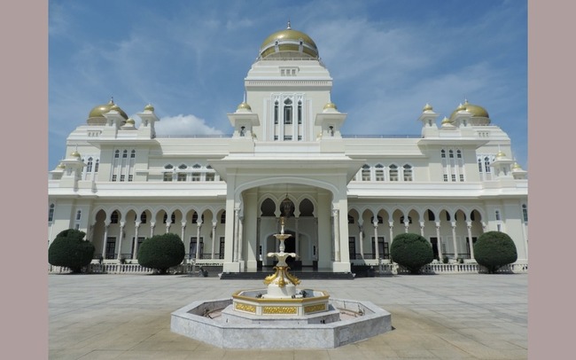 EFFORTS TO STRENGTHEN DISTRICT OFFICE CRUCIAL TO DEVELOPMENT PROJECT IMPLEMENTATION