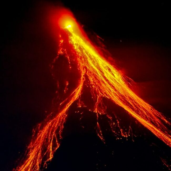 Mayon lava flow slowly advances, Alert Level 3 stays — Phivolcs