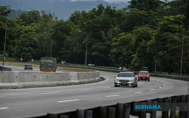 ELDERLY COUPLE KILLED IN CRASH ON LPT2