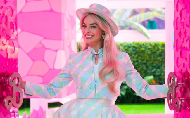 WATCH: Margot Robbie's Barbie Dreamhouse tour