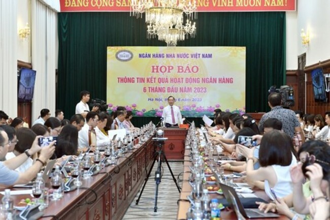 Economy's outstanding loans total 523.8 billion USD as of June 15