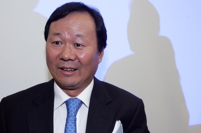 Former New China Life Insurance Chief Accused of Bribery