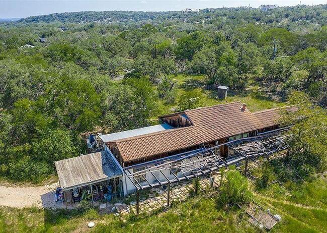 Crosstalk: Butthole Surfers' Driftwood Ranch for Sale, and More Music News