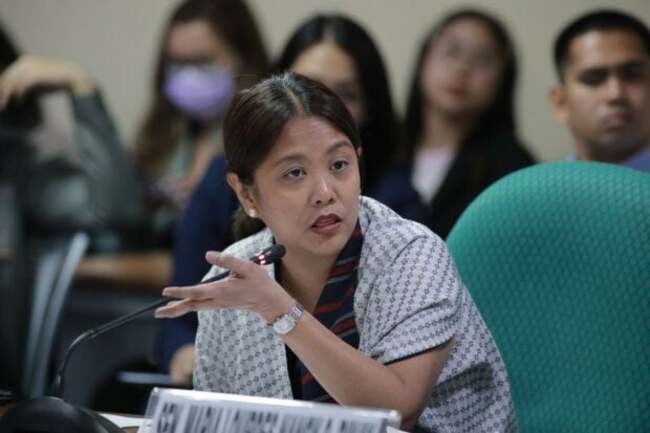 Nancy Binay expects fewer flight issues after CebuPac, PAL grilling