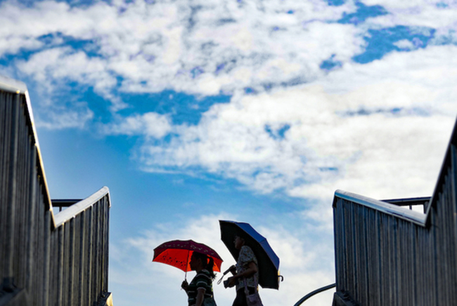 North China Bakes in Extreme Heat as Temperature Breaches 41°C
