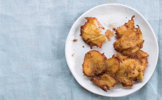 These easy spiced apple fritters will spice up your winter