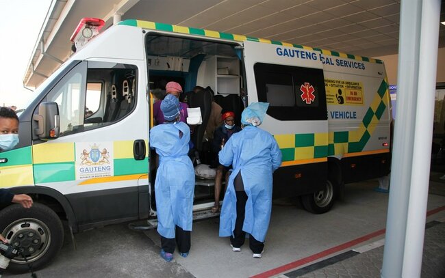 3 adults, 3 children killed as car crashes into truck doing U-turn on Tshwane N4