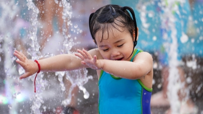 Beijing swelters in extreme heat for 3rd straight day