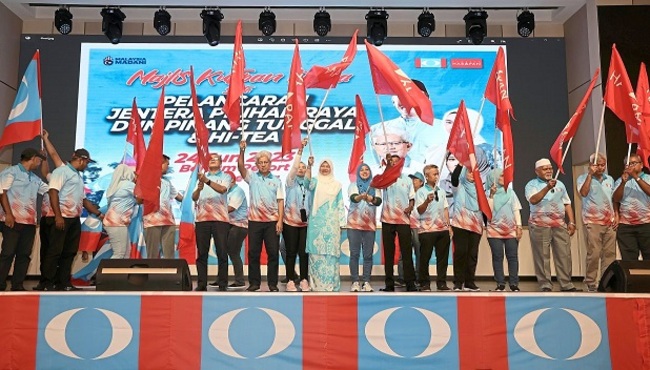 ‘TODAY PN WINS SELANGOR, TOMORROW ANWAR IS KICKED OUT OF PUTRAJAYA' – DESPICABLE & PAST-HIS-EXPIRY-DATE AZMIN DREAMS ON, TARGETING UMNO'S SEATS IN A STATE IMPOSSIBLE FOR PAKATAN TO LOSE – ‘PN WOULD USE THAT TO TRIGGER AN UPROAR IN UMNO AND, BY DOING SO, CAUSE INSTABILITY FOR THE FEDERAL GOVT'