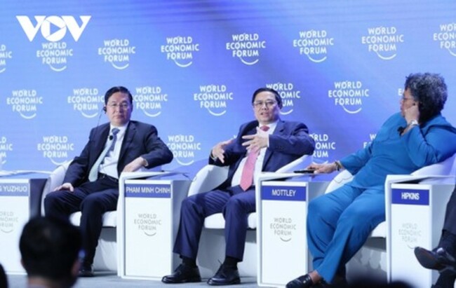 PM proposes measures against headwinds at WEF debate in Tianjin